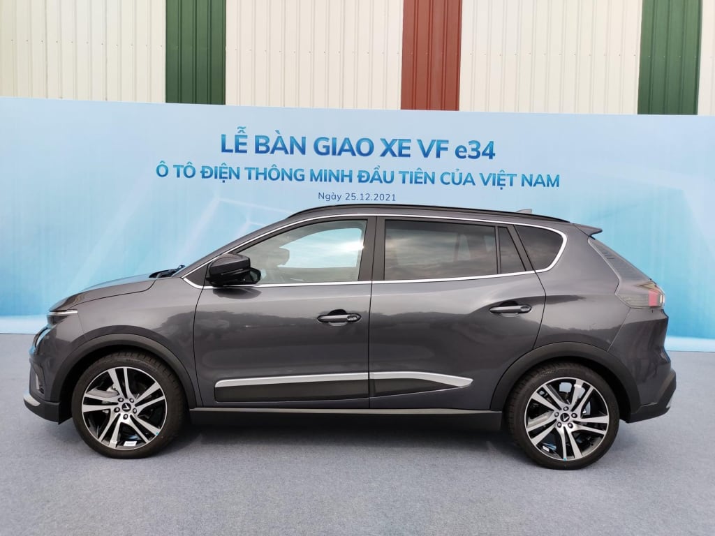 chi-phi-chay-vinfast-vf-e34-ngang-xe-may-trong-nam-dau-tien-2